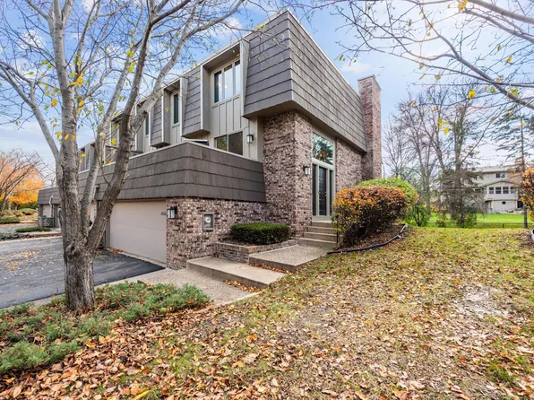 10326 Berkshire Rd, Bloomington, MN 55437
