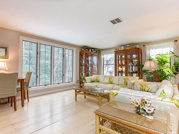 4th image of 27 Merrimac Pl #27