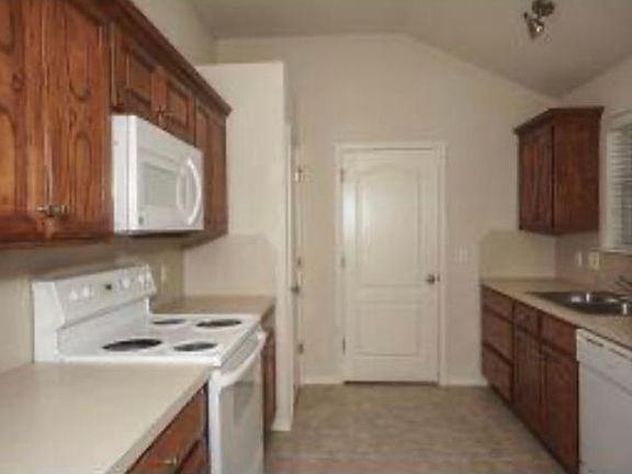4th image of 3037 Cavecreek St