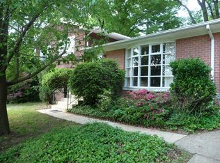 27 Mel Mara Dr, Oxon Hill, MD 20745