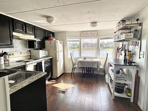 2nd image of 75 Charlotte Dr