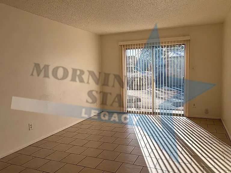Puerta Del Sol Apartments — Photo 3