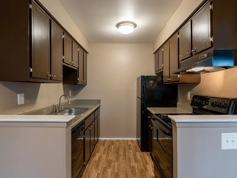 Gibraltar Pointe Apartments — Photo 11
