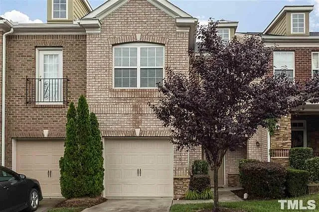 3 bed, 2.5 bath, 1709 sqft, $2,100 — Photo 1