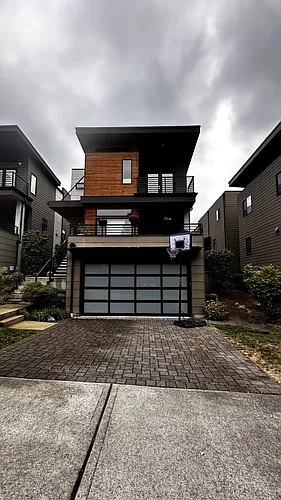 8712 114th Ave NE Photo 1