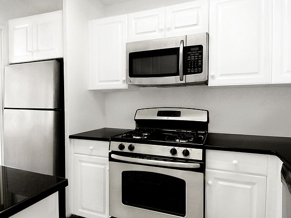 5th image of 230 E 79th St APT 8C