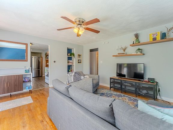 4th image of 606 N Wayne St
