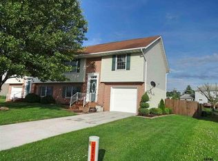 8 Squire Cir, McSherrystown, PA 17344