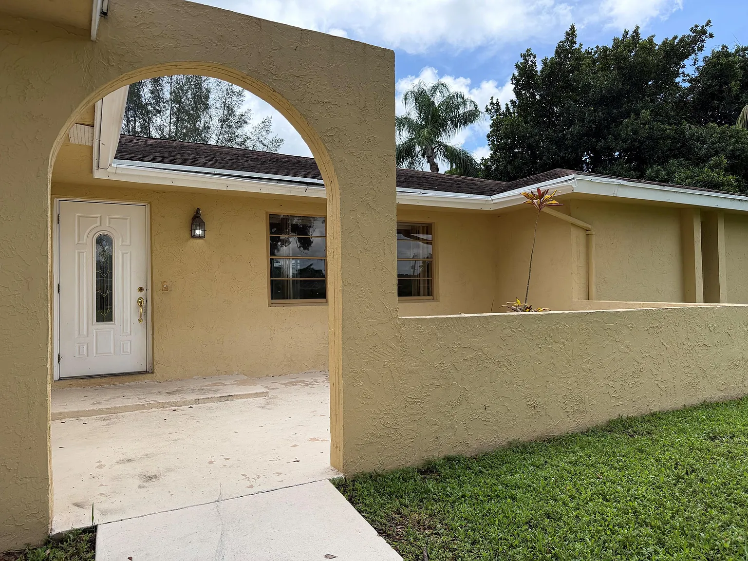 3 bed, 2.5 bath, 2001 sqft, $3,000 — Photo 2