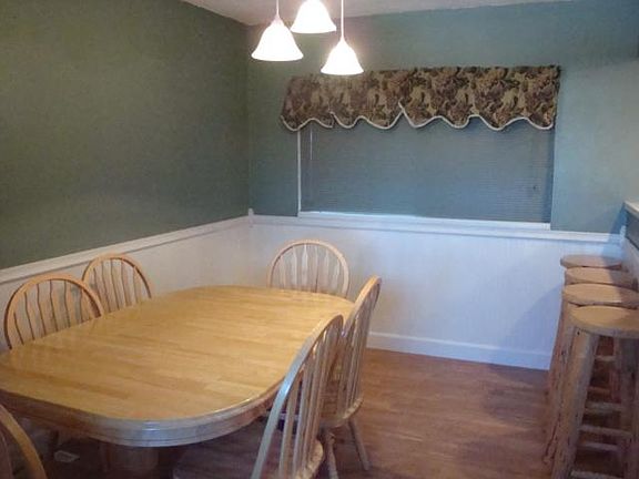 5th image of 399 Rose Ave