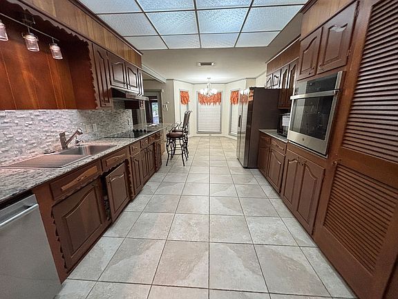 5th image of 2407 N Waverly Dr
