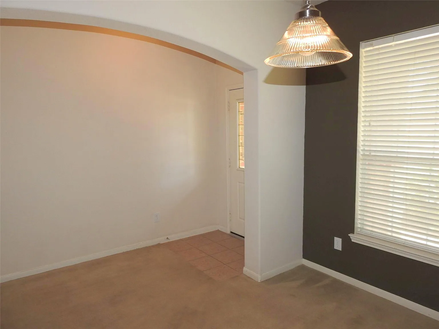 4 bed, 2.5 bath, 2460 sqft, $2,200 — Photo 3
