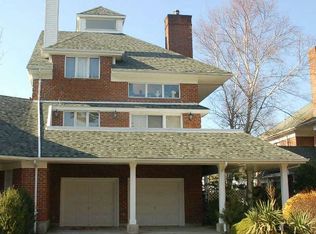 5 Highridge Ct, Glen Cove, NY 11542