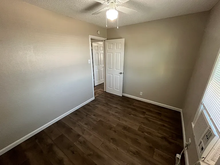 2223 Houston St — Photo 13