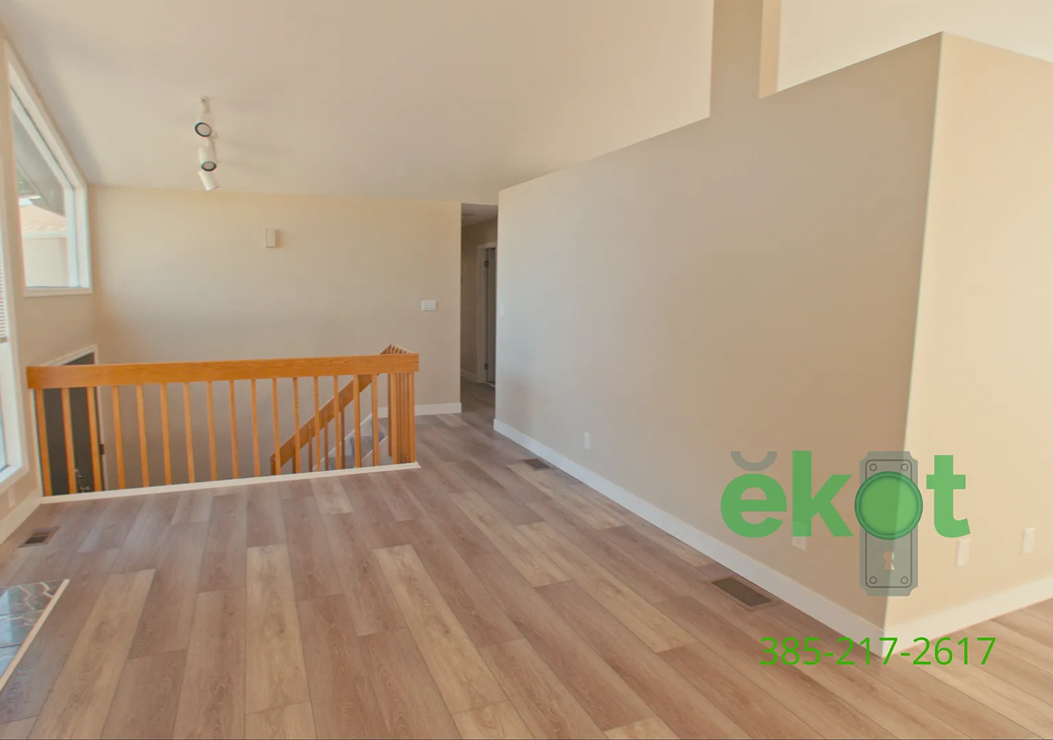Spacious 5 Bedroom Home in Cottonwood Heights — Photo 3