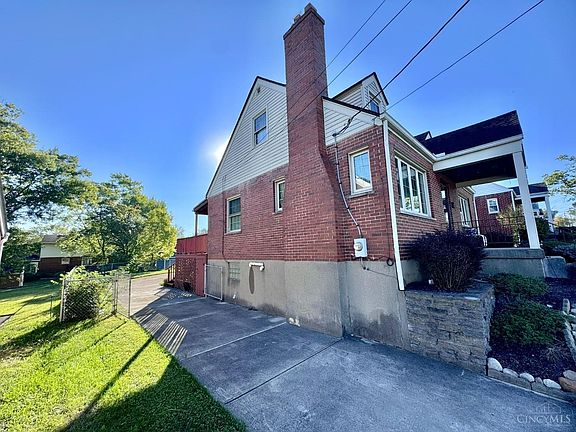 2nd image of 194 W Crest Dr