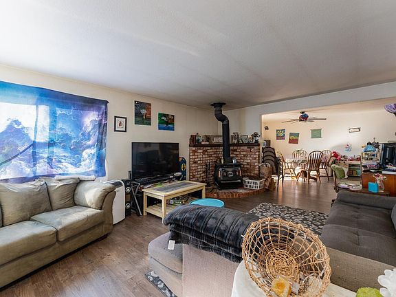 3rd image of 1540 Daphne Drive
