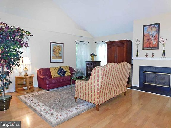 3rd image of 128 Titus Ct