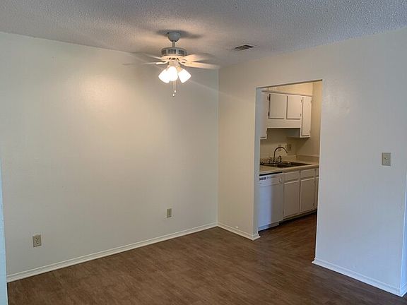 3rd image of 3410 Green Briar Ct APT 2
