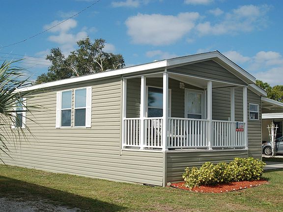 3rd image of 215 Sonnet Ln