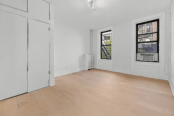 1st image of 606 9th Ave APT 1