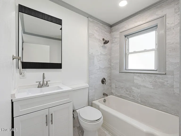 1714 Lucerne Way — Photo 9