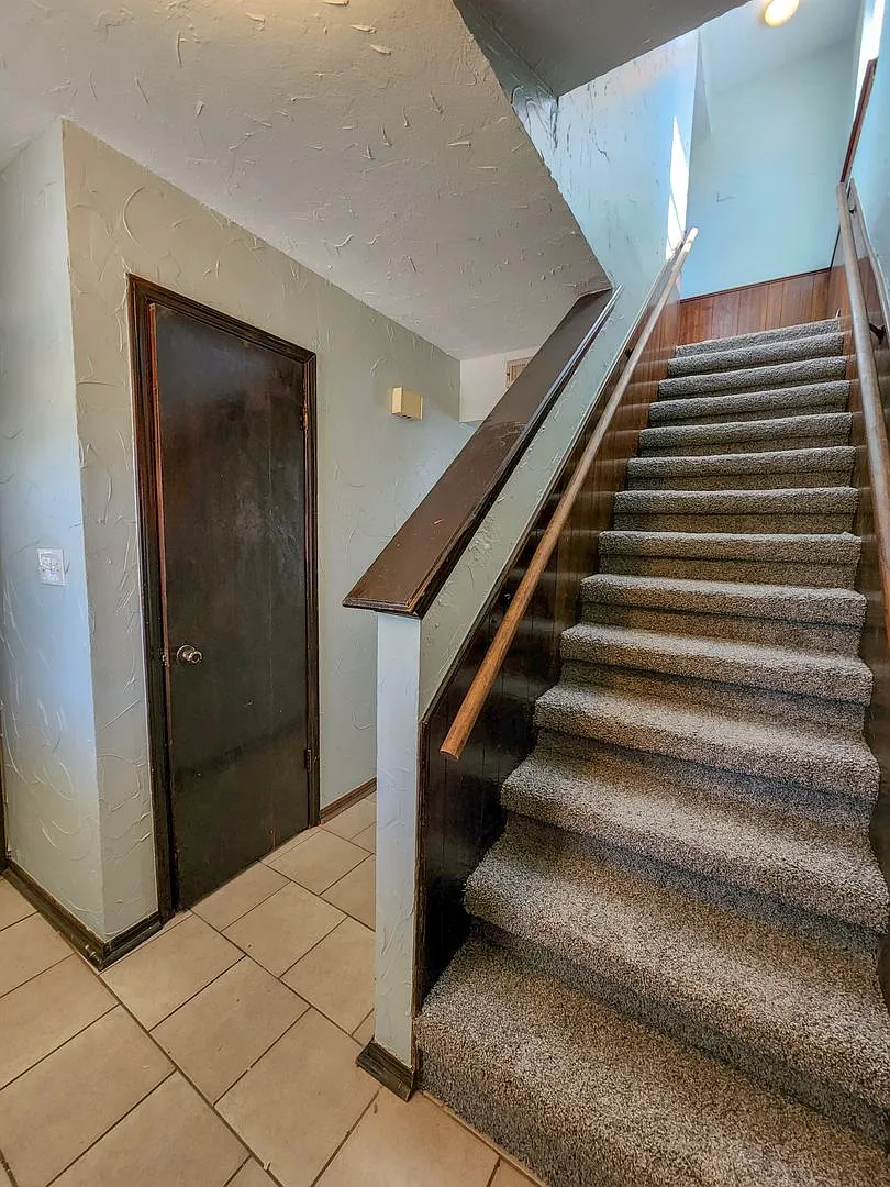 3 bed Brick Townhome in Shawnee — Photo 2