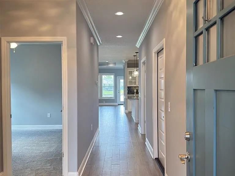 142 Ryan Nicholas Dr — Photo 2