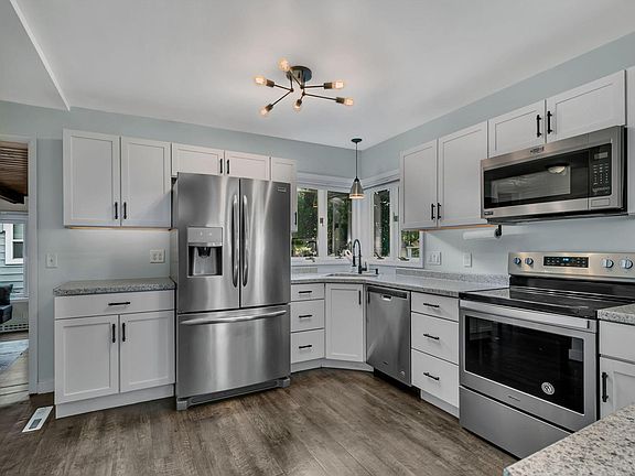 4th image of 817 3rd St S
