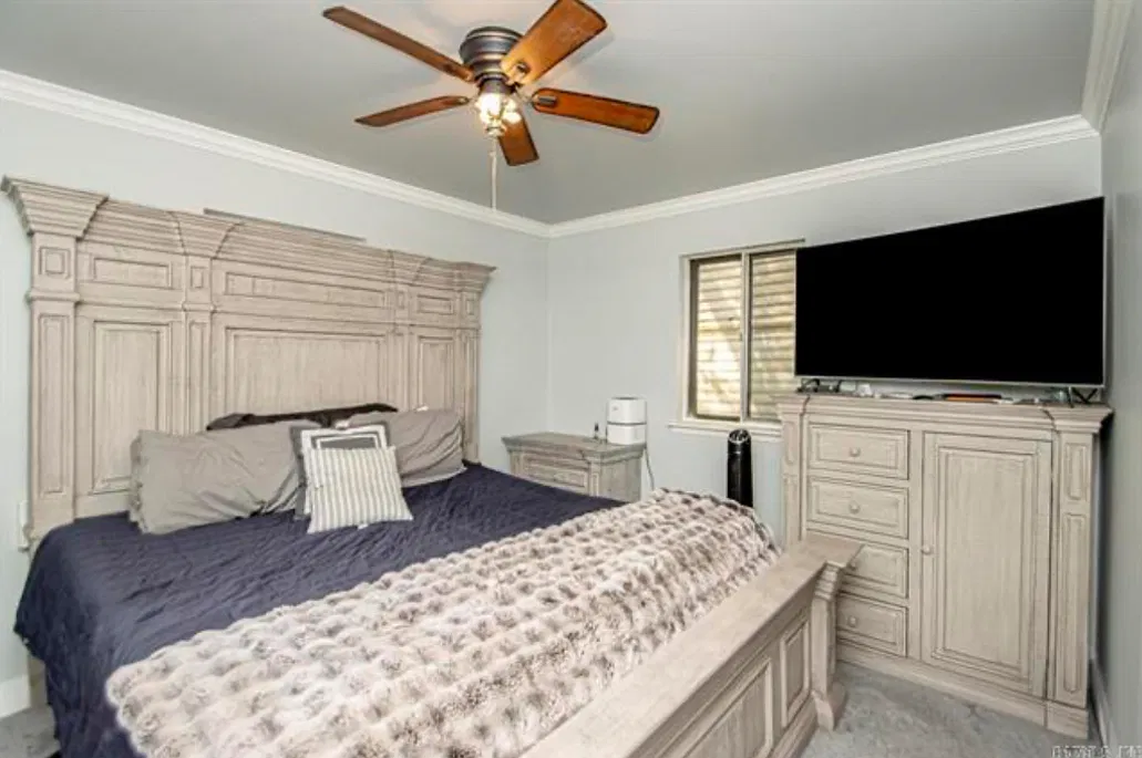 3 bed, 888 sqft, $1,075 — Photo 3