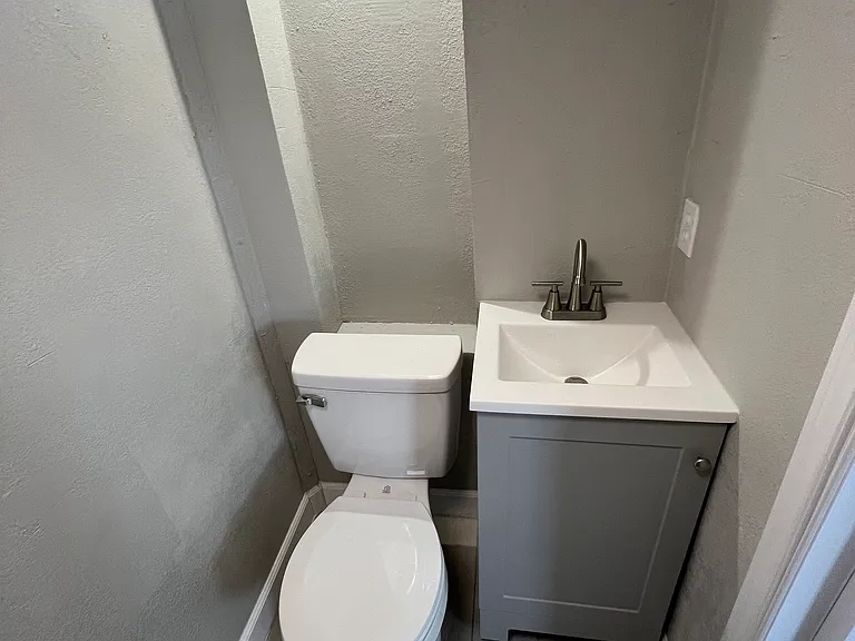 416 Tyler St — Photo 13