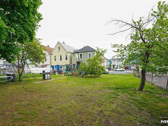 5th image of 73 Division Ave