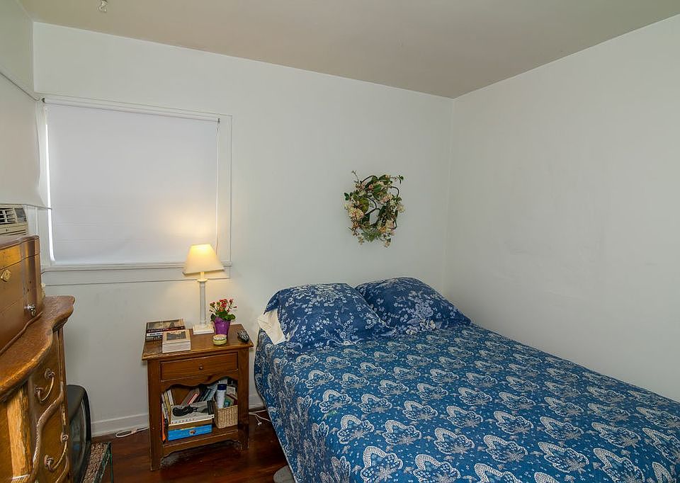 2nd image of 242 E Valencia Ave #1