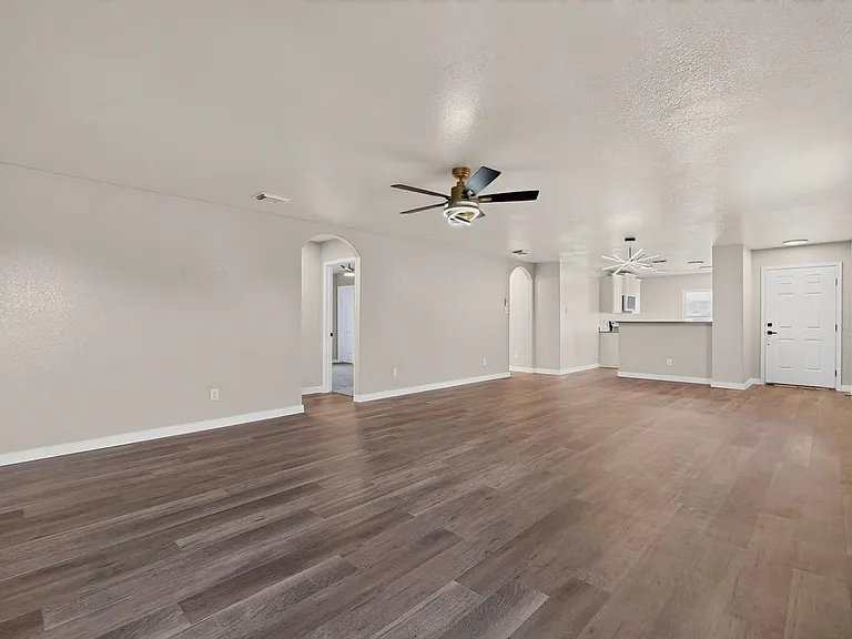 15018 Silver Tree Cv — Photo 8