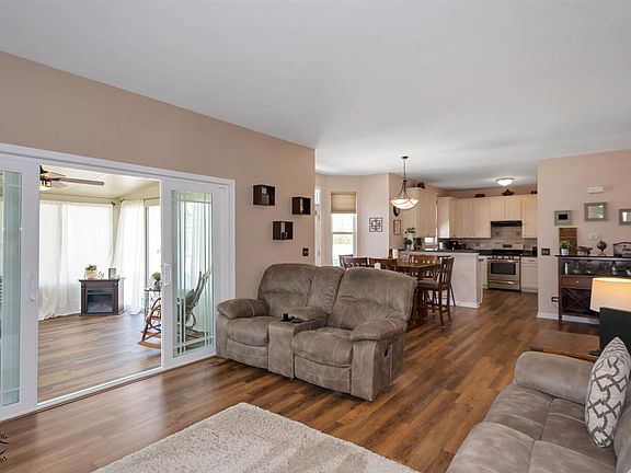 4th image of 25032 Abbey Ln