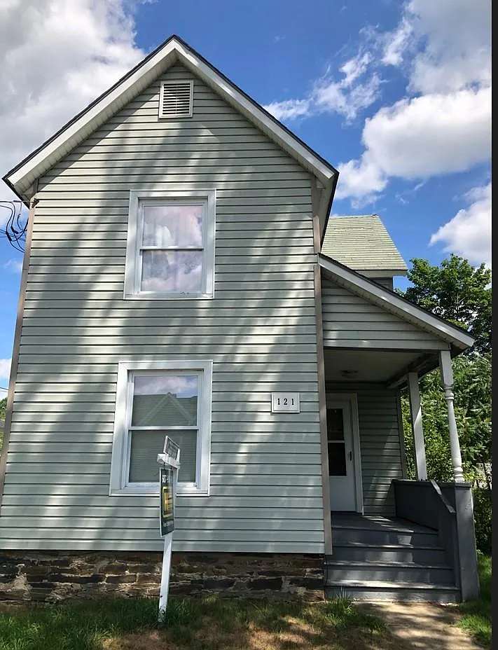 121 Sterling St #B photo 1