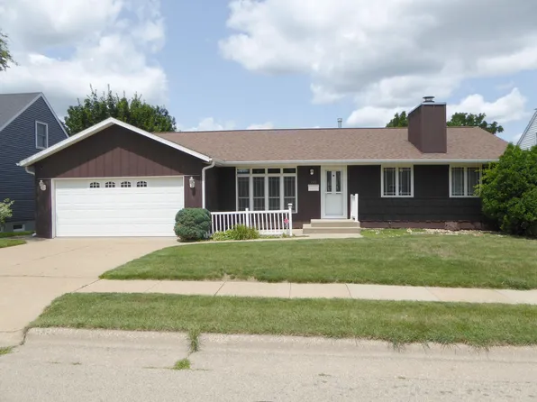 3537 Keystone Dr, Dubuque, IA 52002