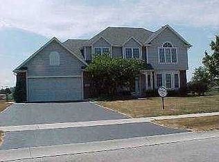 320 Ridgepoint Cir E, Waterville, OH 43566