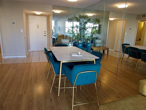 5th image of 800 Parkview Dr APT 402