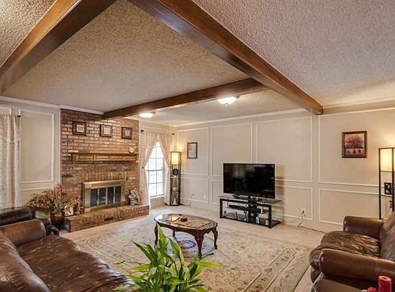 3rd image of 2315 Oakside Dr