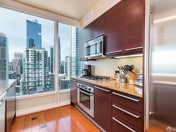 4th image of 425 1st St Unit 2406