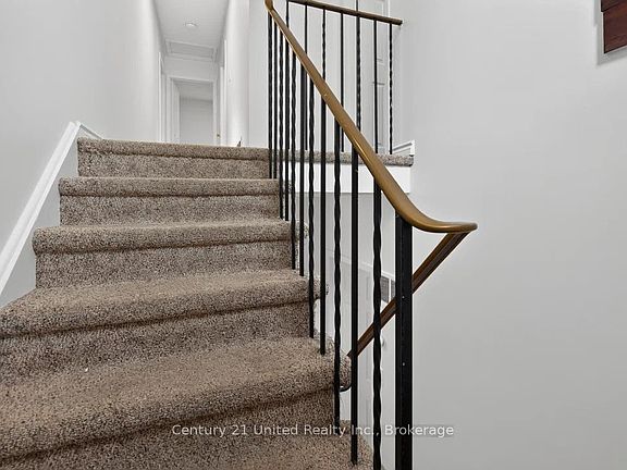 5th image of 61 Broadlands Cres