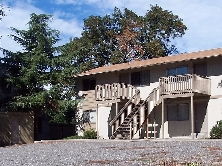 705 Lyle Ave — Photo 1