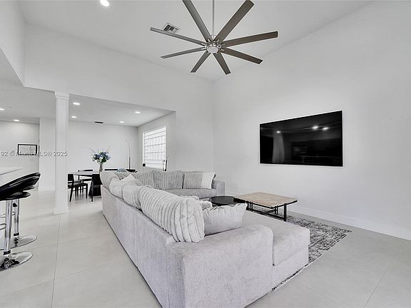 5th image of 500-5 Cypress Pointe Dr E