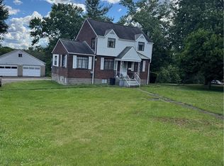 44 Forest Grove Rd, Coraopolis, PA 15108