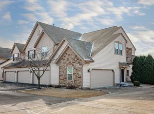 8661 S Roxbury Way, Oak Creek, WI 53154