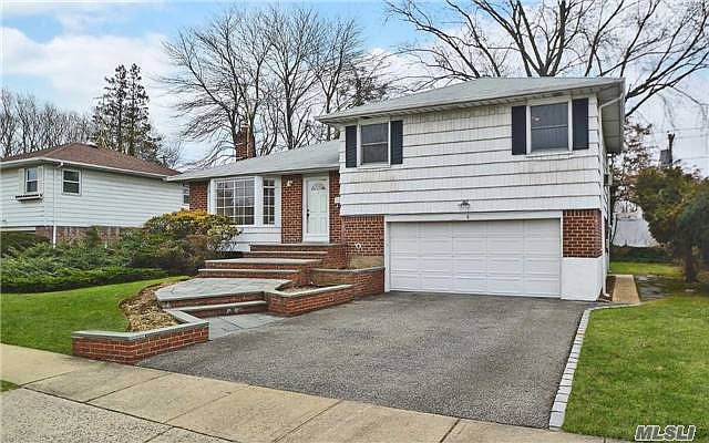 1st image of 6 Avery Ln