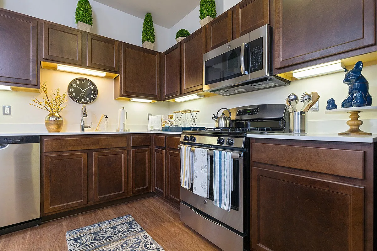 Oakcliff Apartments — Photo 2