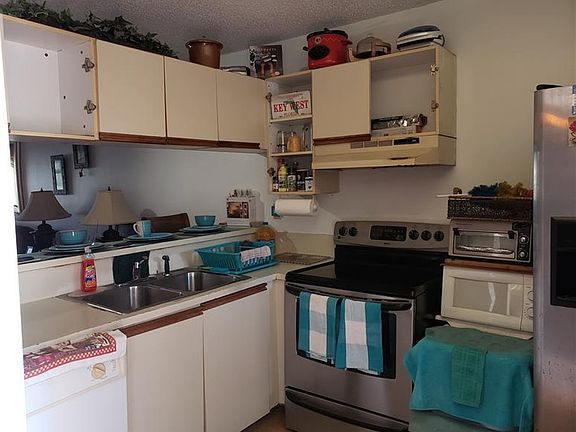 5th image of 9965 Nob Hill Ln #9965