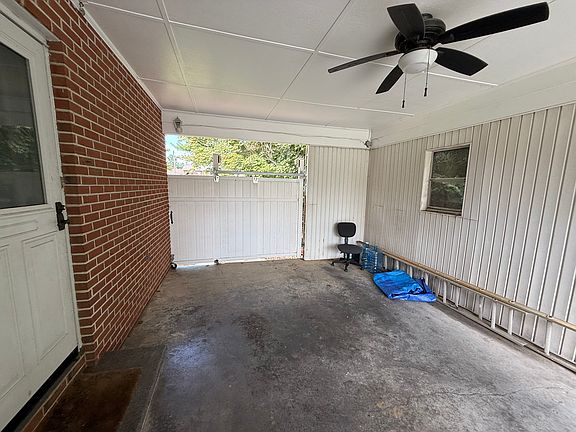 3rd image of 1042 S Carroll St